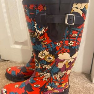 Womens floral rain boots, size 8